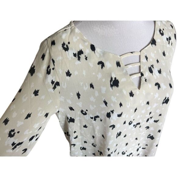 NWT Womens Misia Animal Print 3/4 Sleeve V Neck Laser Cut Top - Sz L - Picture 2 of 3